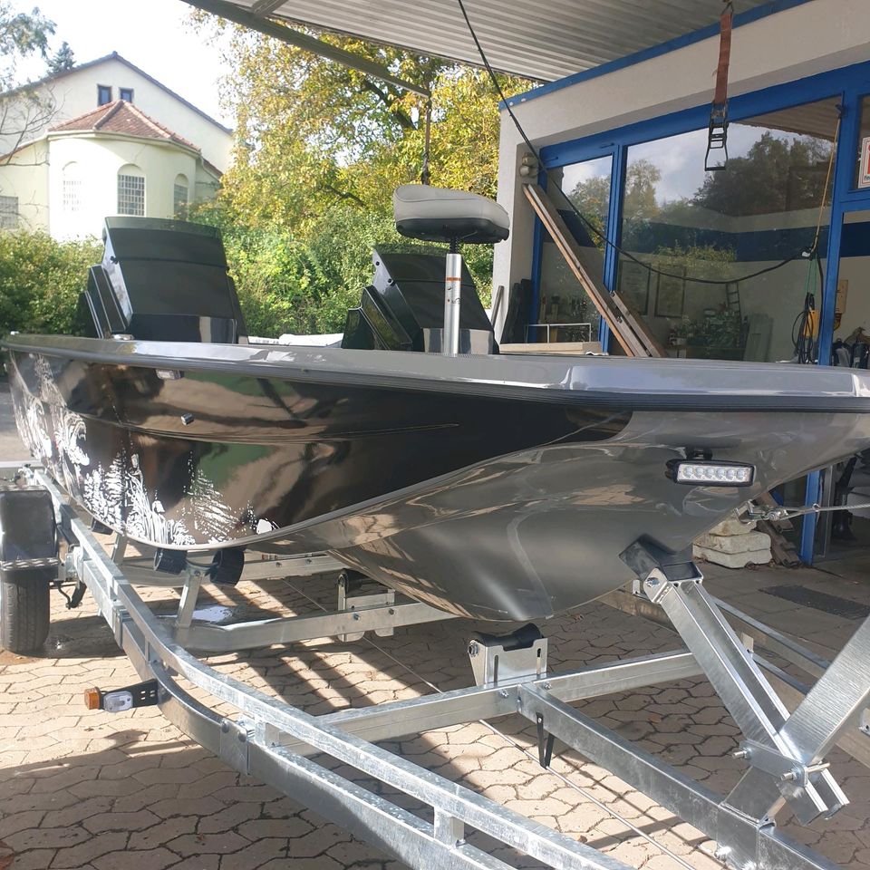 Neu Predator Pro Vollausbau Bassboat/Tiller in Coburg