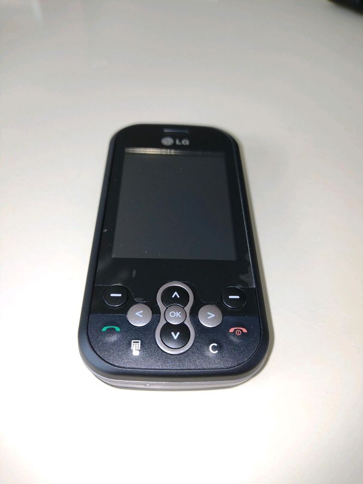LG KS 360 Handy Telefon Neuwertig OVP und Schutzfolien in Lügde
