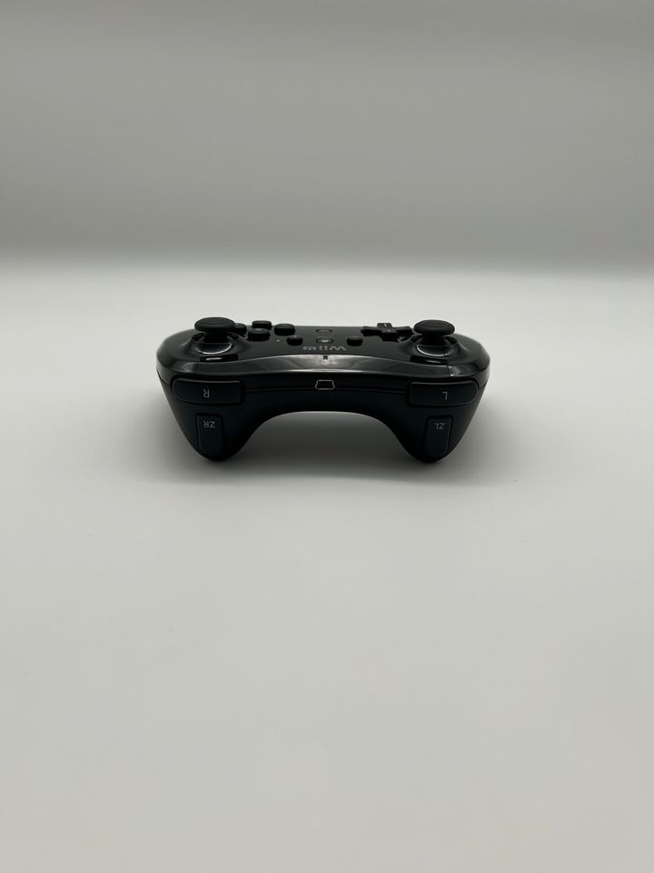 Nintendo Wii U - Pro Controller - Wireless in Reiskirchen