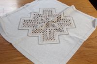 Hardanger Handarbeit Tischdecke braun ca 55x55cm stern Niedersachsen - Emden Vorschau