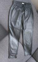 -Reserved- Kunstlederhose Größe S schwarz Hessen - Baunatal Vorschau