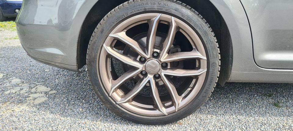 Volkswagen Touran Comfortl. *7.Sitzer*Navi*DAB+*Kamera*18" in Dorsten