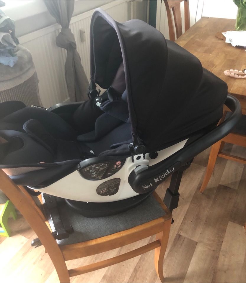 Kiddy Babyschale mit Isofix & Liegeposition in Berlin