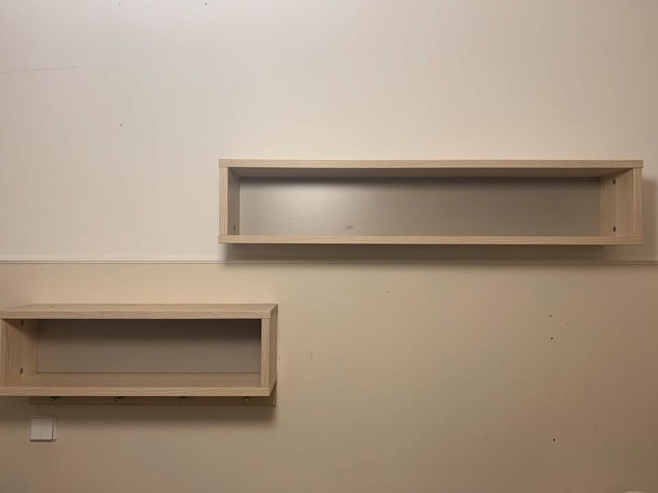 Kleiderschrank, Regal, 2x Wandbord Esche hell Front Sandgrau in Oranienburg