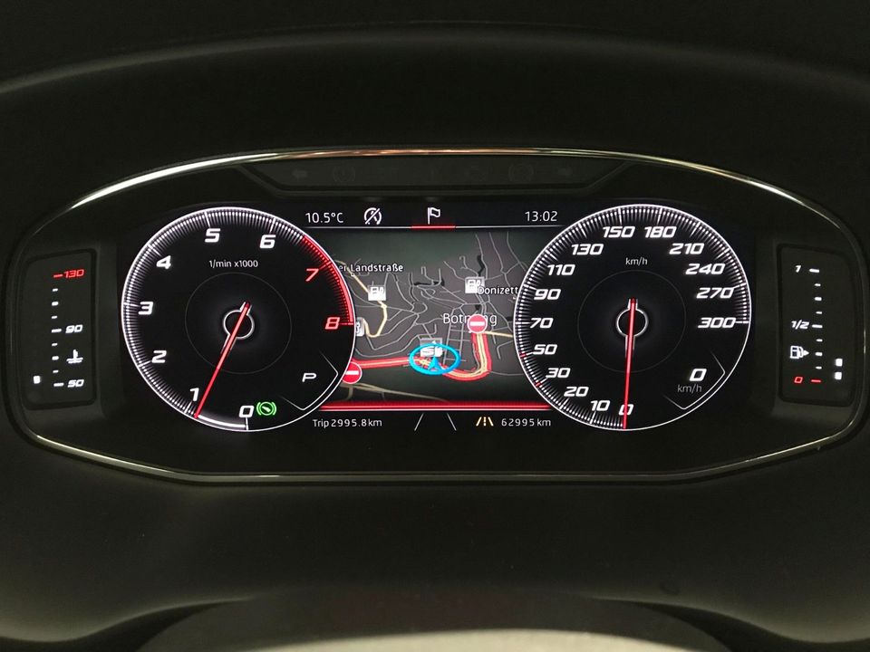 Cupra ST 300 2.0 TSI 4Drive DSG BEATS LED KAM NAV PAN in Stuttgart