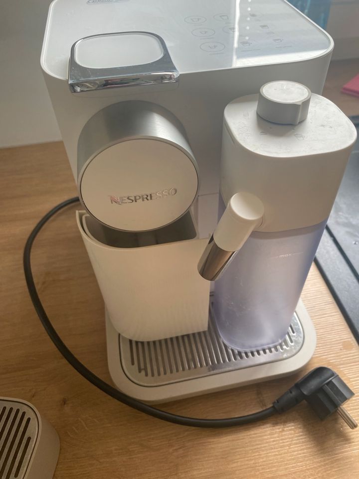 Nespresso De Longhi EN640.W in Senden