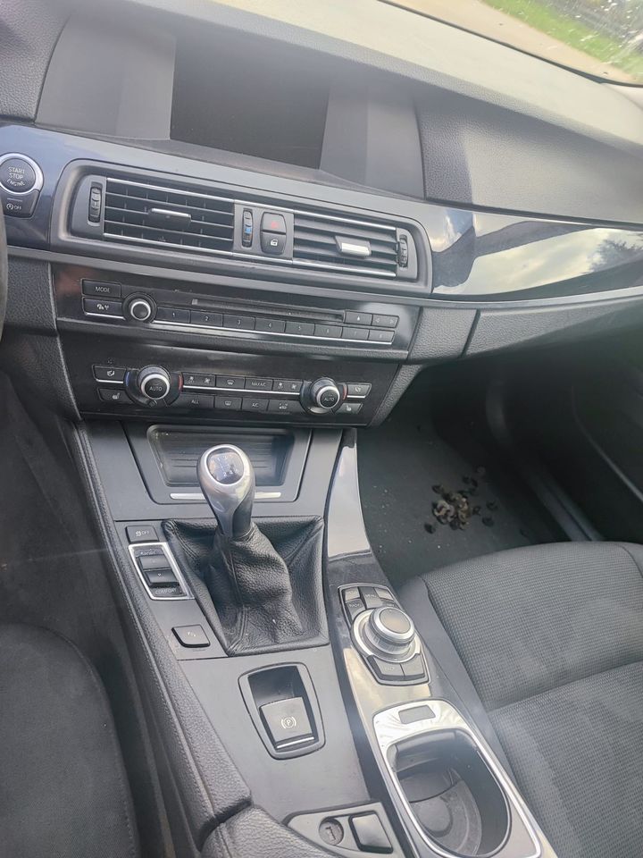 BMW F11 520D 184Ps Motorschaden Xenon PDC AHK Navi Shz Tempomat in Palling