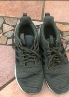 Turnschuhe/Laufschuhe von Adidas Questar BYD Größe 44 Dunkelgrün Nordrhein-Westfalen - Niederkassel Vorschau
