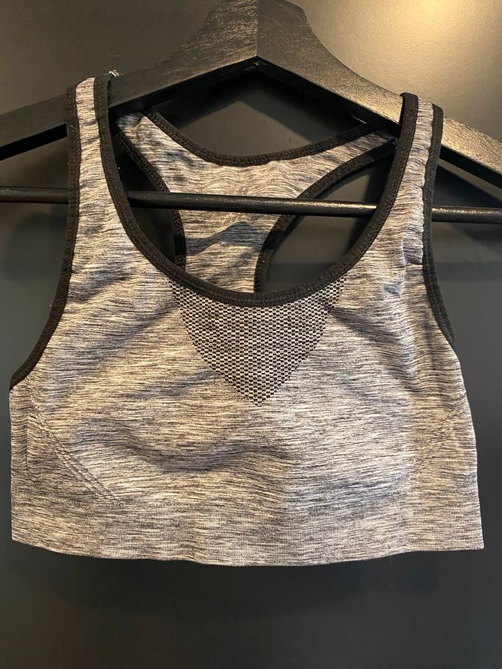 H&M Sport Bustier XS in Möhnesee