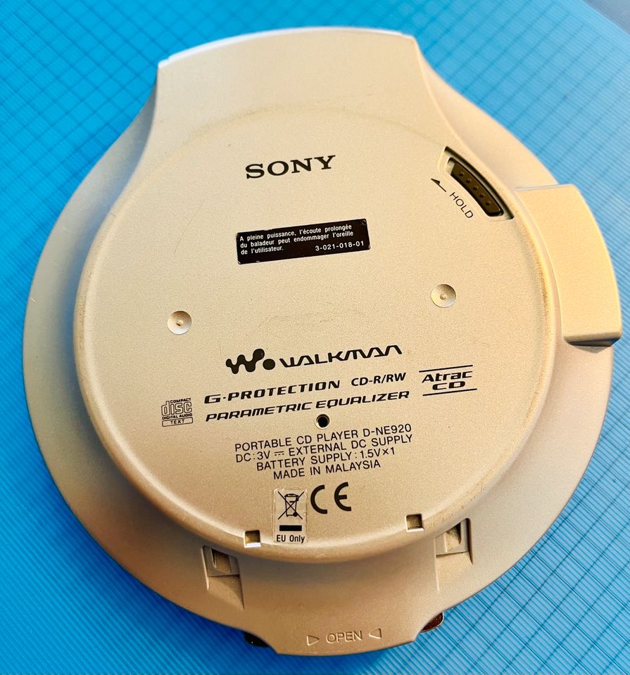 SONY CD WALKMAN D-NE920 mp3 DISCMAN in Hilden