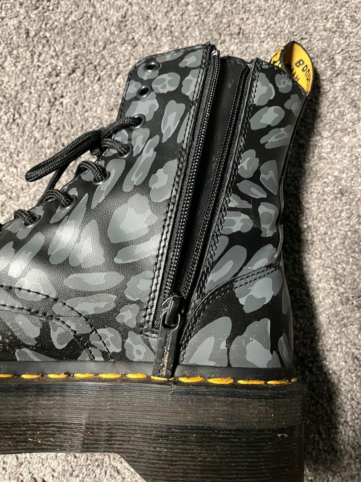 Dr. Martens Stiefel Gr 39 Leder Plateau Leo grau schwarz in Dortmund