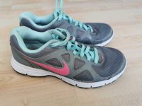 Turnschuhe Nike Größe 41 Hessen - Kriftel Vorschau