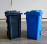 2x Mini Mülltonne, schwarz, blau, Tischmülleimer, Stiftehalter Nordwestmecklenburg - Landkreis - Herrnburg Vorschau