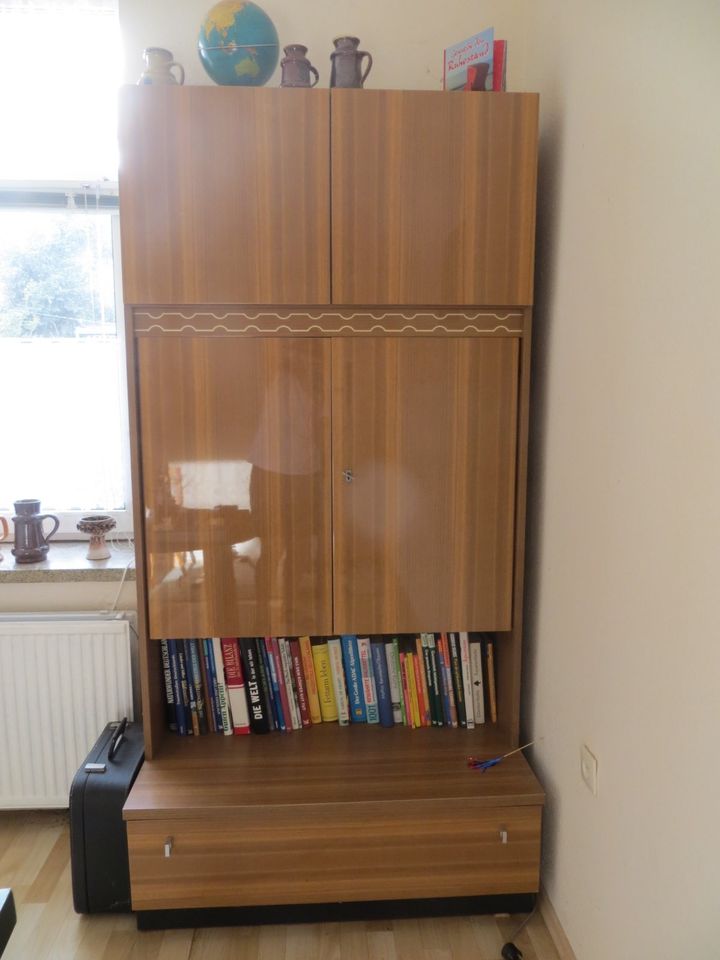 Bücherregal mit Klappschrank in Crimmitschau