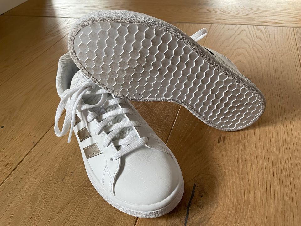 Adidas Sneaker Grand Court Größe 36 Mädchen Damen wie NEU in Wolfratshausen