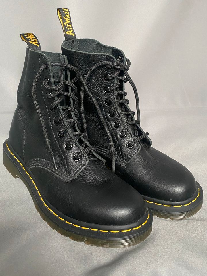 Dr. Martens schwarz Gr. 38 Top wie neu in Murnau am Staffelsee