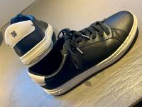 DKNY Sneaker schwarz Leder Gr. 41 Nordrhein-Westfalen - Viersen Vorschau