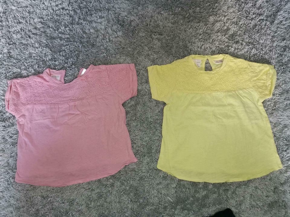 2er Set Rosé + Gelb geblümt meliert "Zara" Basic Shirts in 92-98 in Würzburg