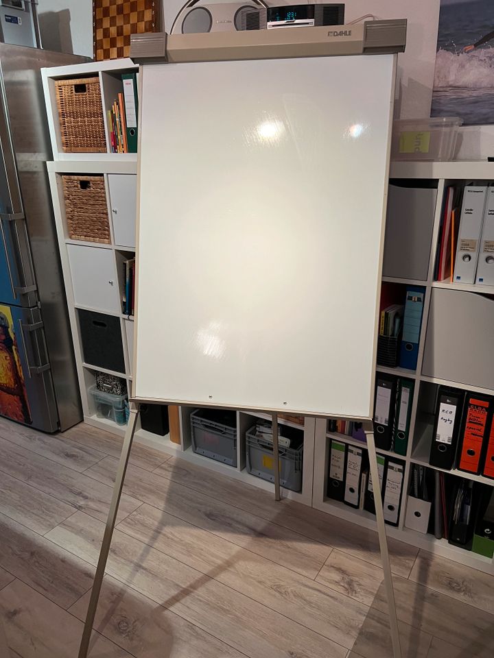 Flipchart (incl. Papier 6 Blöcke = 40€) in Aachen