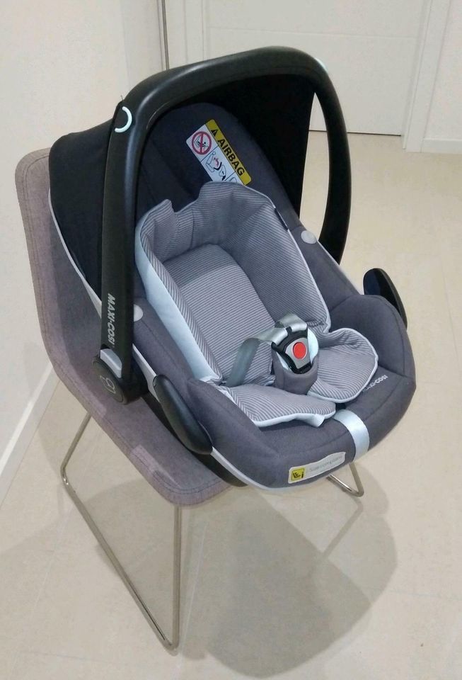 Maxi Cosi Basisstation Babyschale Kleinkinderautositz in Hamburg