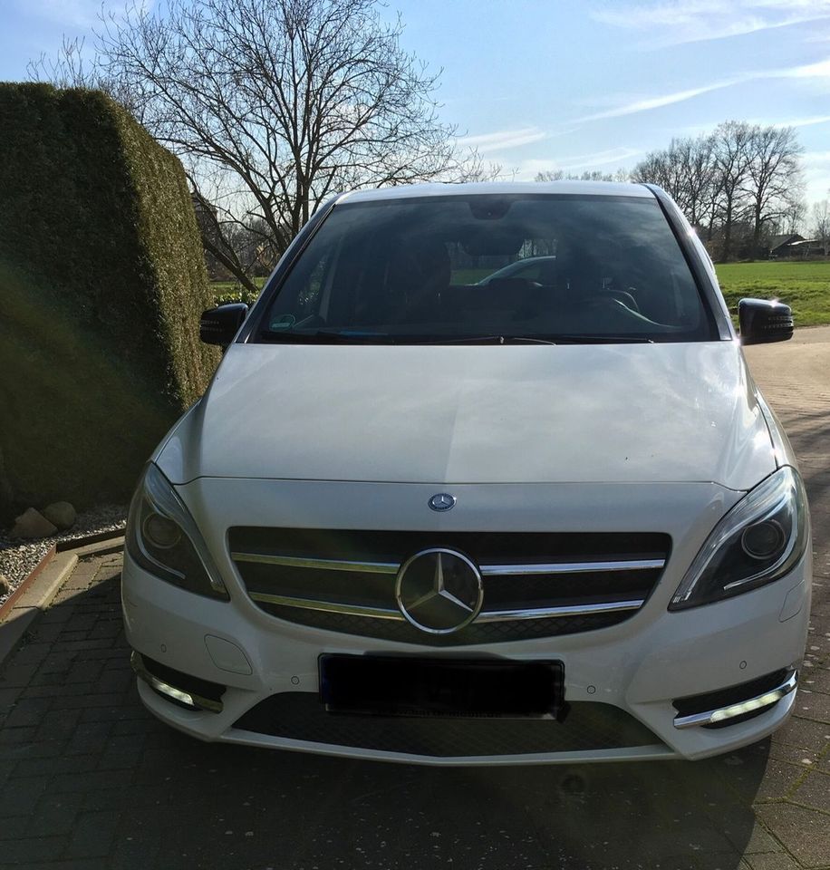 Mercedes-Benz B 180 *Sport-Black-Edition* in Fürstenau