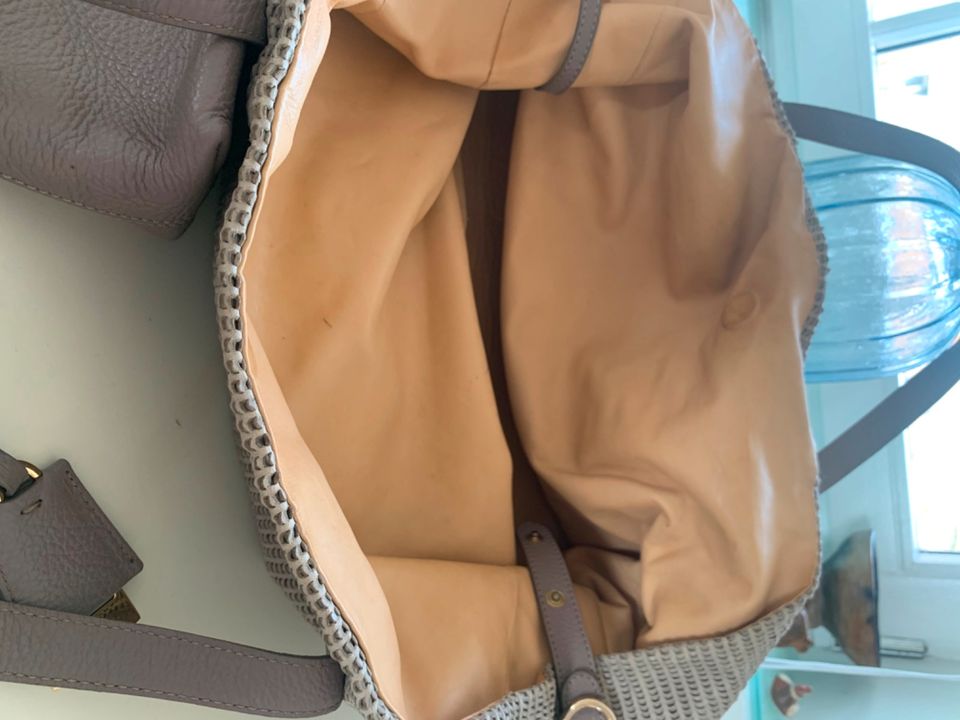 Strenesse Handtasche Leder Weboptik Farbe Taupe in Aachen