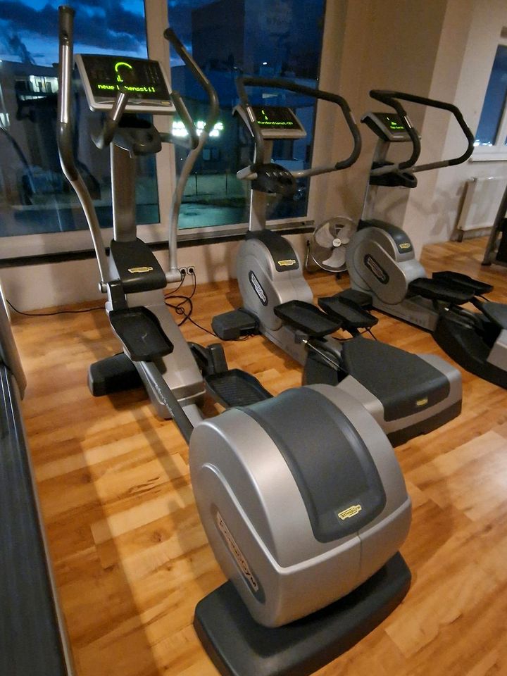 Technogym Stepper Synchro Excite 700 LED Crosstrainer in Florstadt