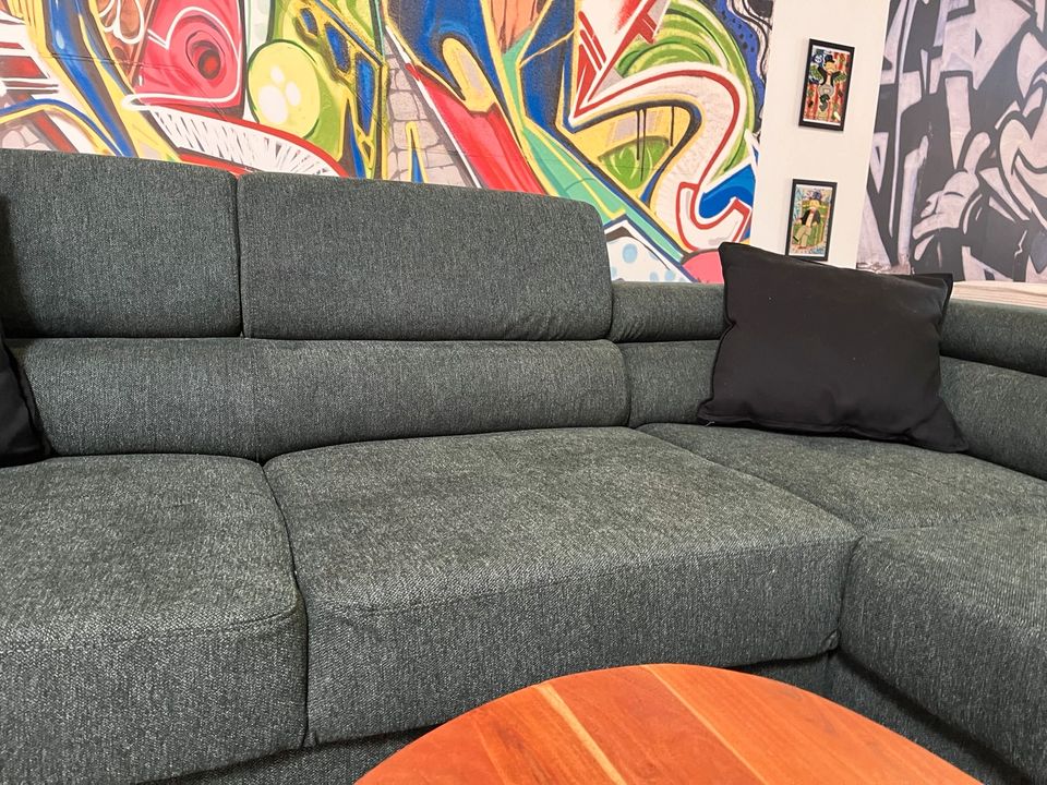 Sofa Couch Wohnlandschaft L Form mit Funktionen in Delmenhorst