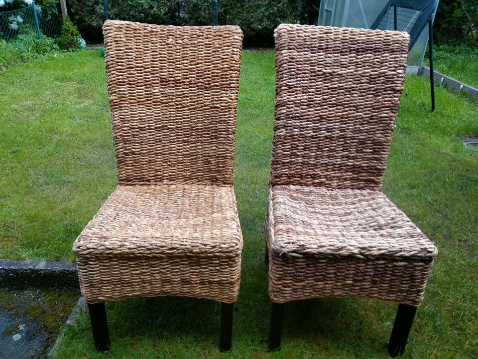 2 Rattan Stühle zusammen 10,- in Bremen