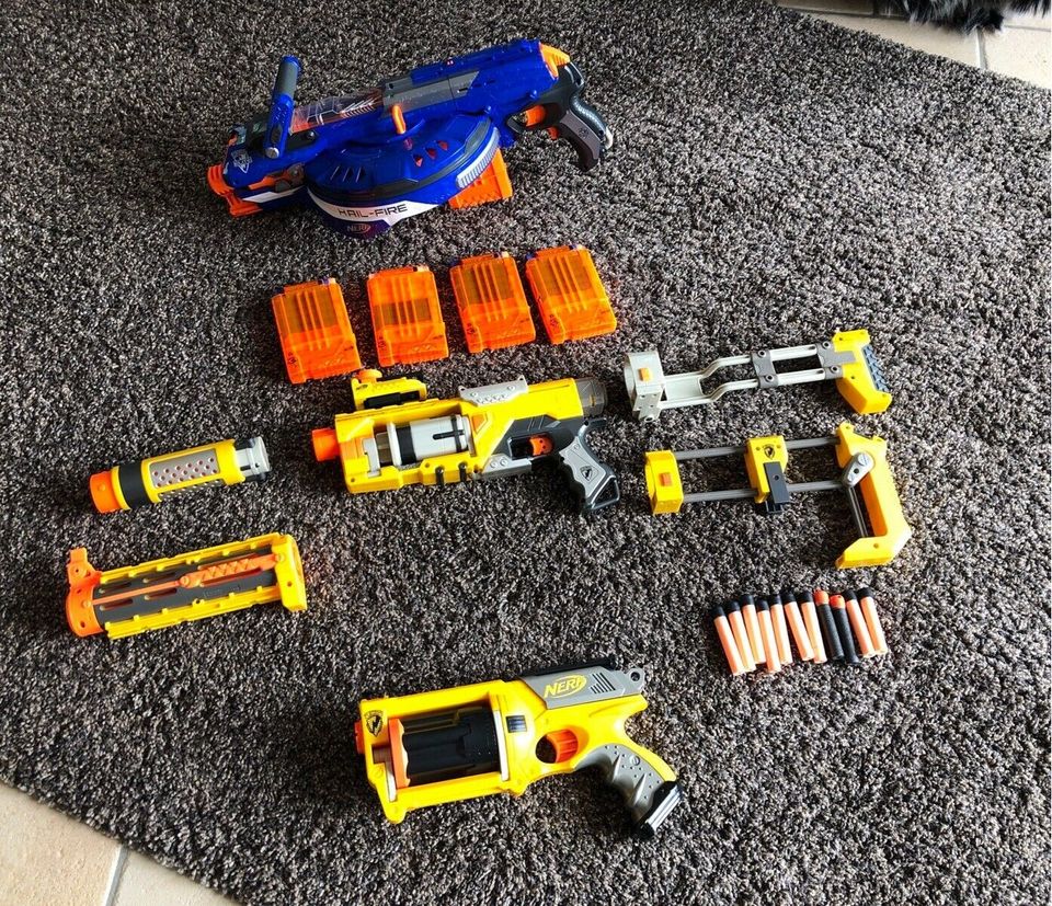 Nerf Sortiment mit Magazinen und Munition für alle Waffen in Sprockhövel