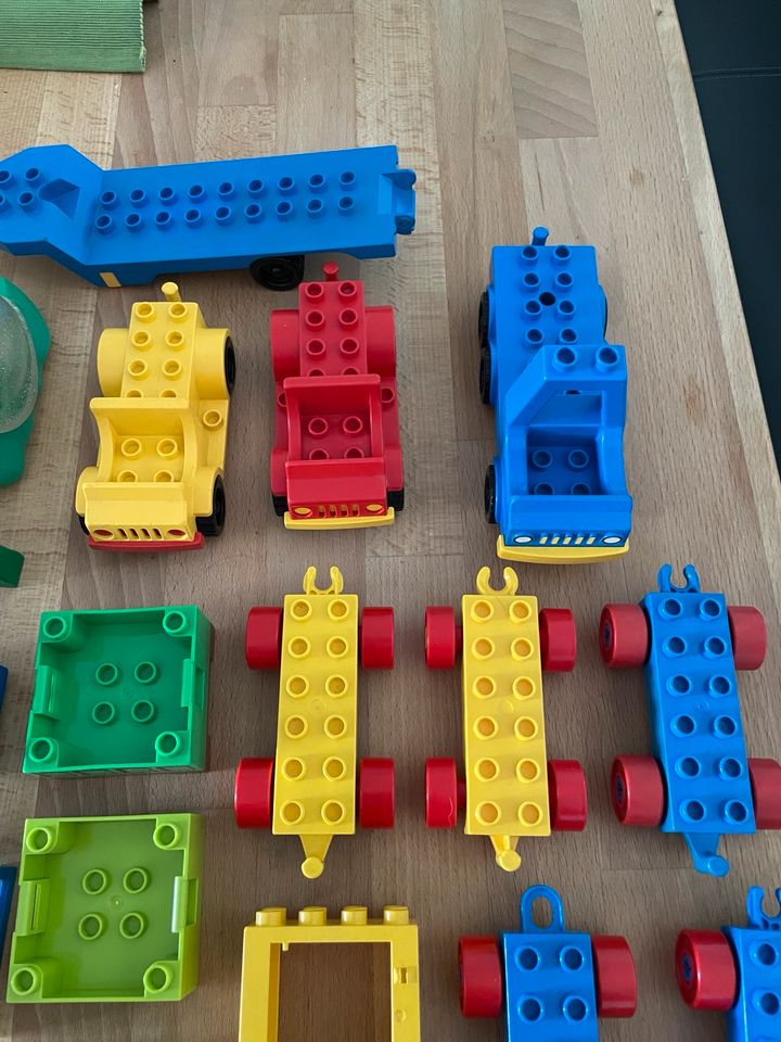 Lego Duplo Konvolut Einzelteile Fahrzeuge Figuren in München