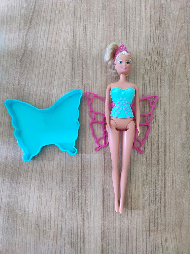 Barbie mit Schmetterlingsflügel für Seifenblasen in Duisburg