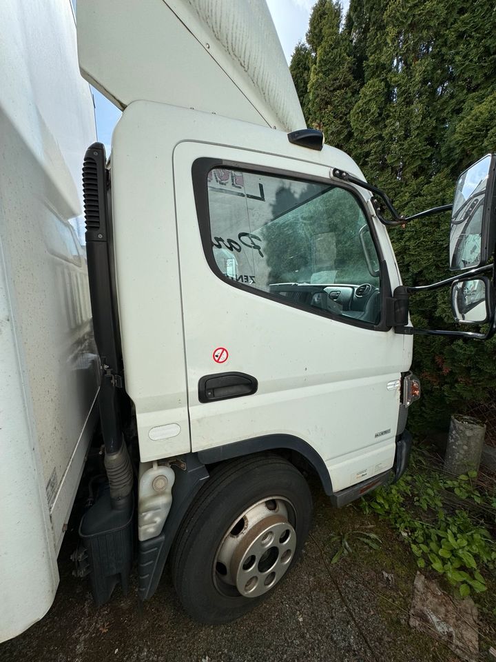 Lkw Mitsubishi Canter defekt in Stuttgart