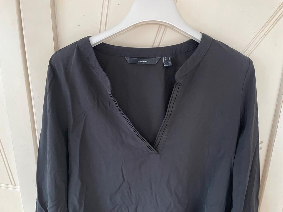 Schwarze Vero Moda Bluse Gr. S mit V Ausschnitt in Großkarolinenfeld