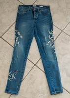 ONLY Carmen Jeans W29/32 Blumen Stickerei Blau Niedersachsen - Helmstedt Vorschau