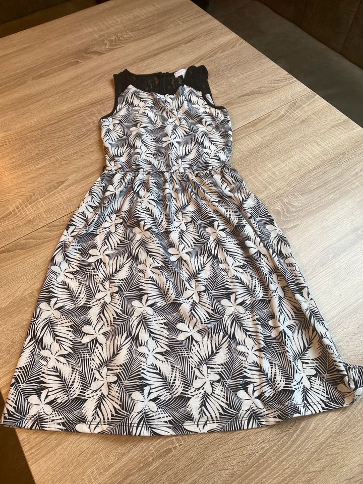 Mädchen Kleid Sommerkleid Creme schwarz Größe 152 in Schöllnach