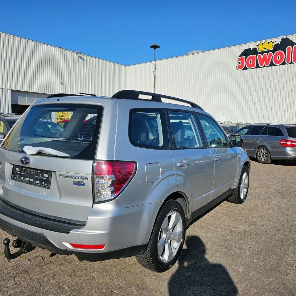 Subaru Forester 2.0 D 4X4 LEDER AHK EL-GSD NAVI CAMERA in Garbsen