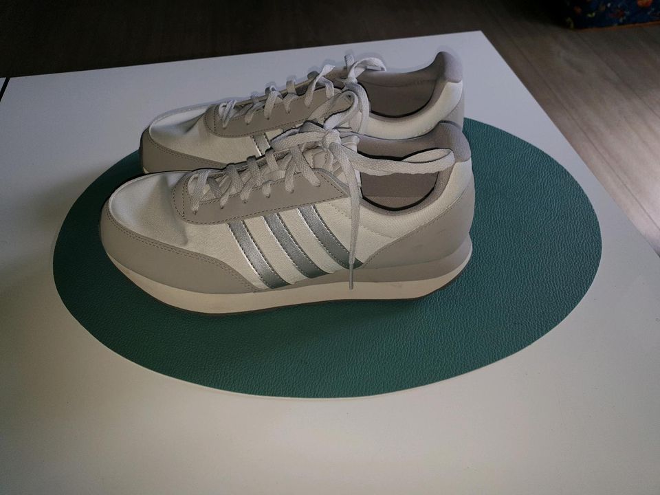 Adidas Turnschuhe Herren in Detmold