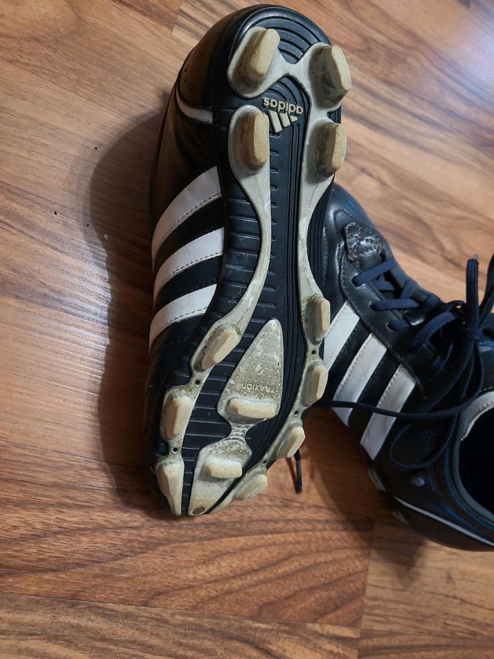 Fussballschuhe ADIDAS in Albig