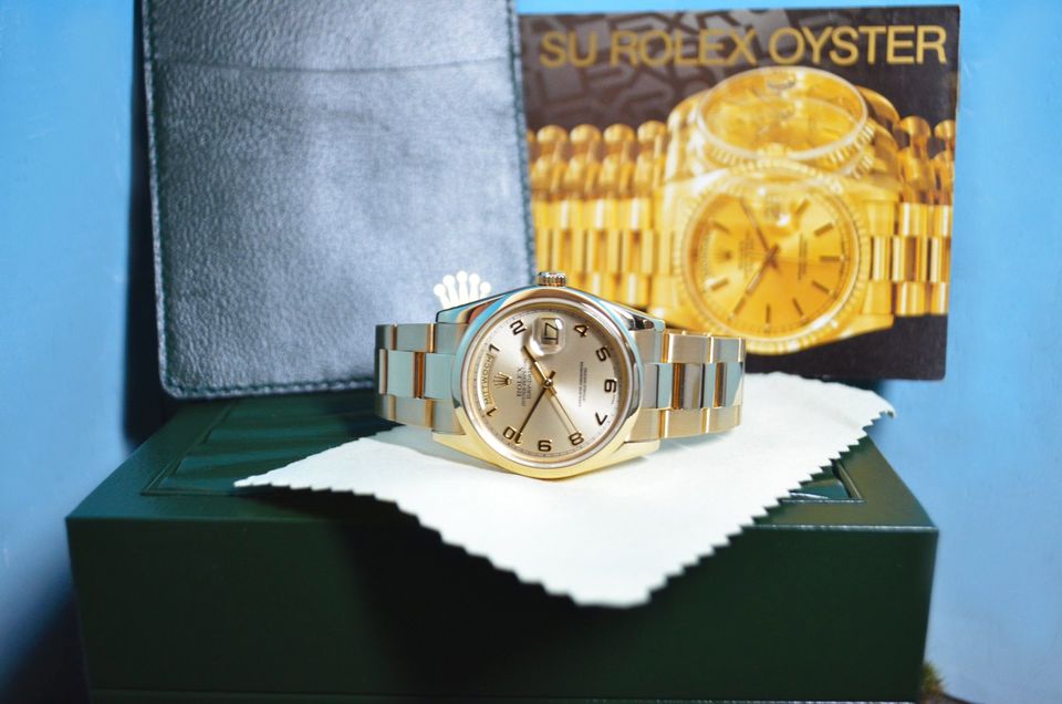 Rolex Day-Date 36 Herrenuhr von 2000 in 18kt. Gold, Ref. 118208 in Hamburg