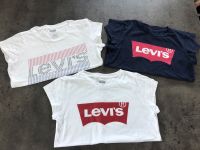 128 Levi’s Levis T-Shirts weiß blau Niedersachsen - Burgwedel Vorschau