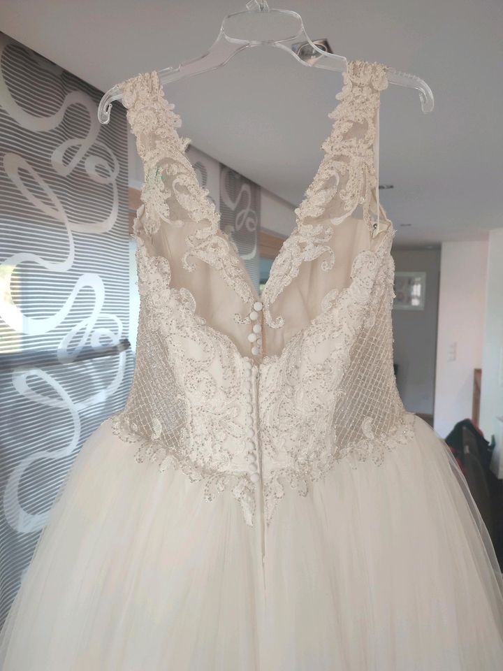 Brautkleid / Prinzessinnenkleid / Hochzeitskleid Größe 42 ivory in Fürsteneck