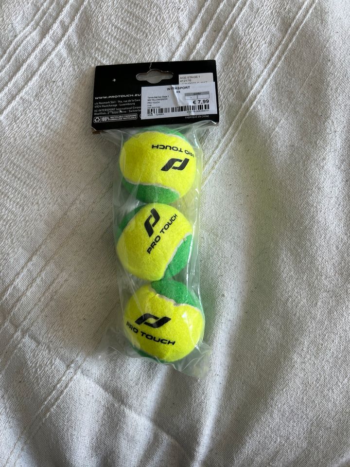 3 Tennisbälle, originalverpackt in Berlin