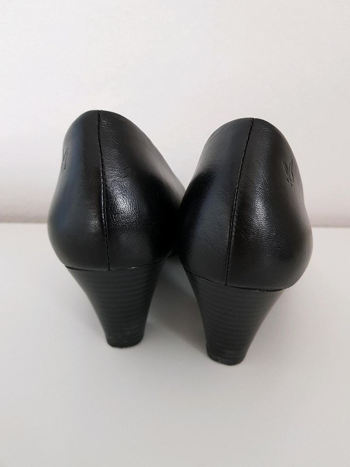 Caprice Pumps Gr. 40 schwarz wie Neu in Waldeck