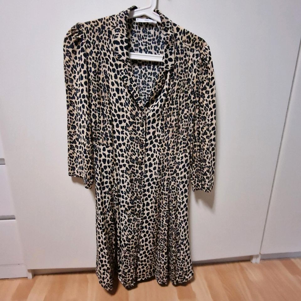 Mango Damen Kleid leo-print gr. L, 100% Viscose, wie neu in Duisburg