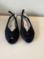 wunderschöne Wildleder-Sandalen Hessen - Darmstadt Vorschau