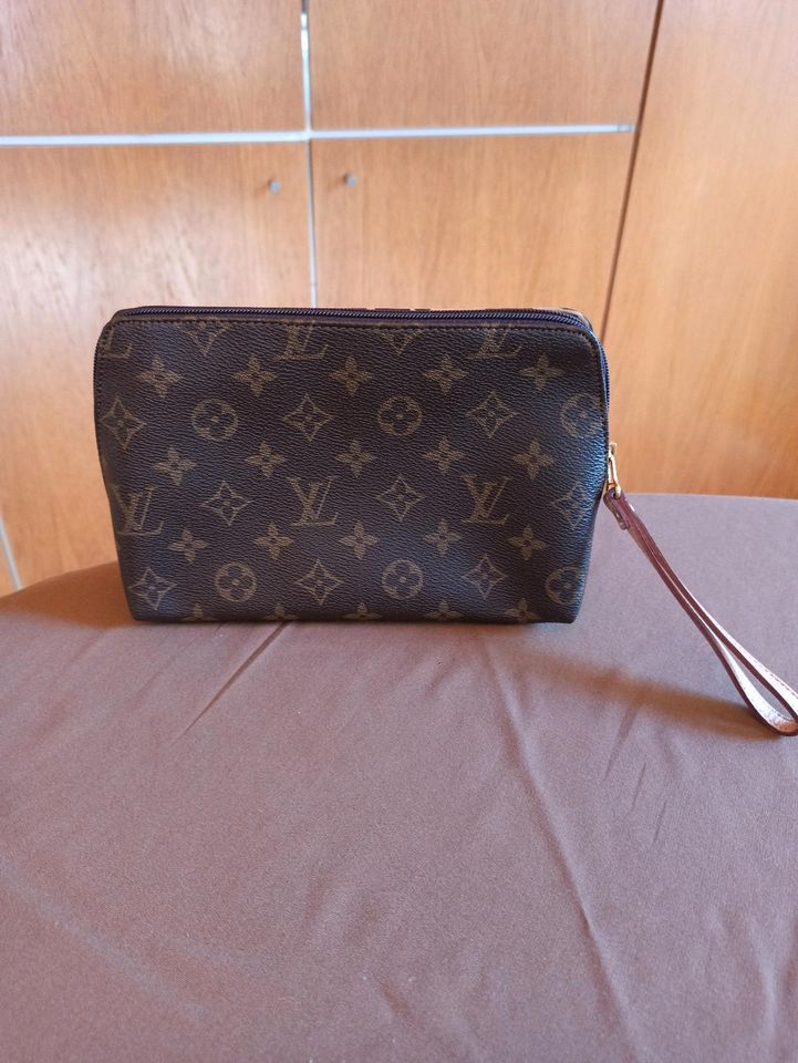 Louis Vuitton Kulturtasche in Wiesbaden