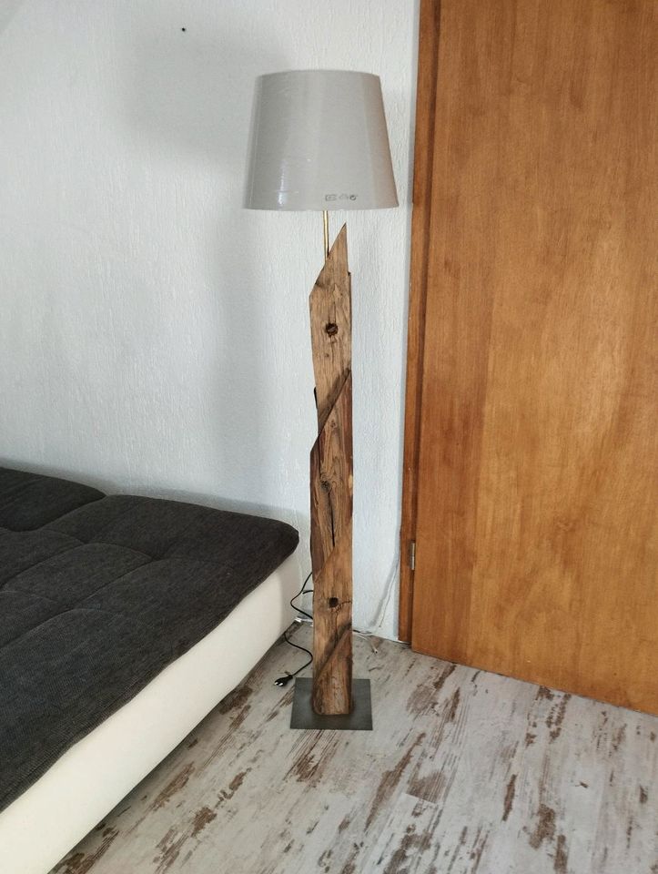 Holzbalken Stehlampe 100% Handarbeit aus Nachhaltigem Holz in Sachsen -  Neumark | Lampen gebraucht kaufen | eBay Kleinanzeigen ist jetzt  Kleinanzeigen