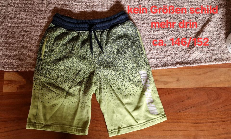 Paket Shorts, kurze Hose, Sweathose Gr. 140-158 in Kulmbach