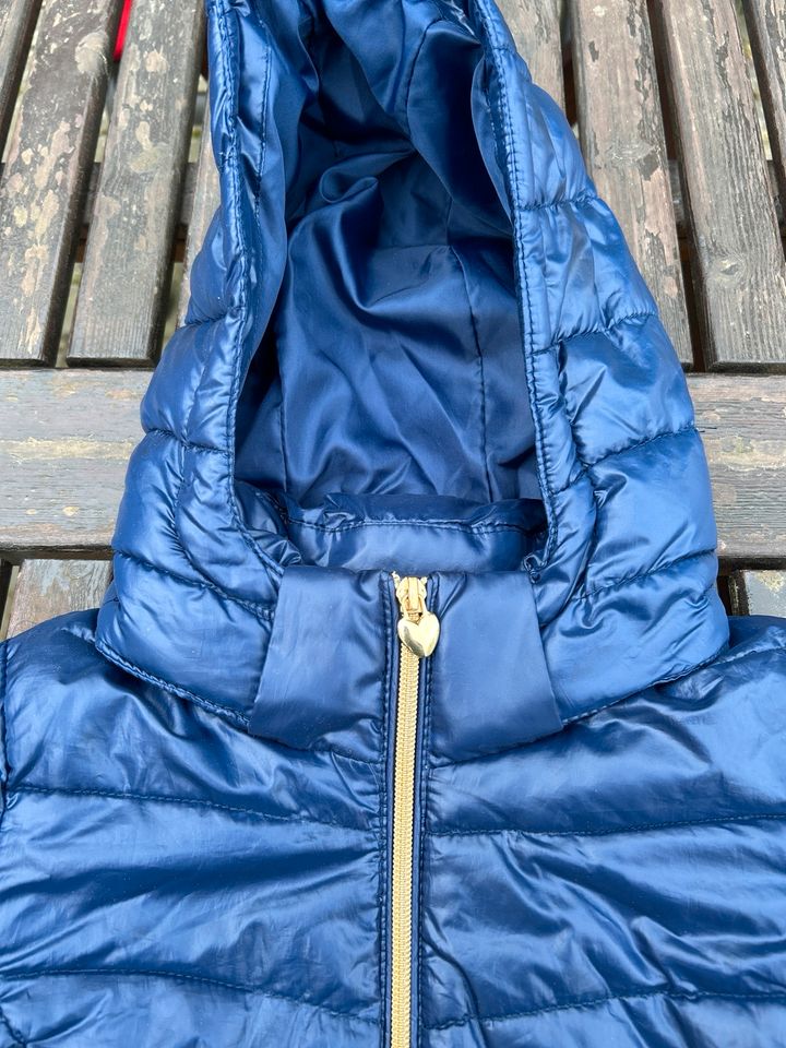 leichte Pufferjacke Übergangsjacke H&M Gr.122 in Pattensen